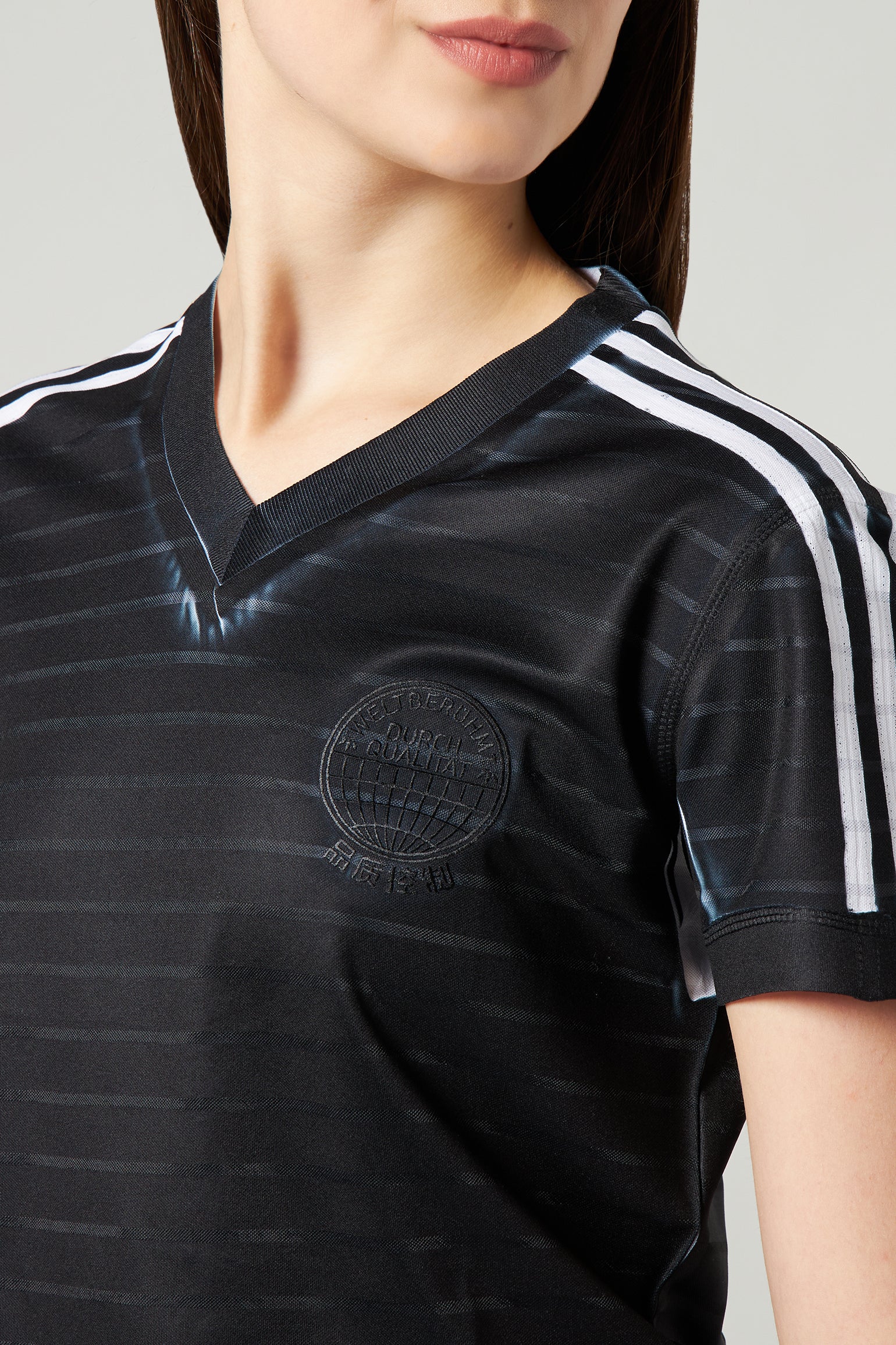 ADIDAS Schwarz Crop Top mit Aufdruck auf der Ruckseite